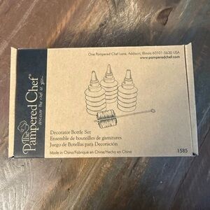 Pampered Chef Decorating Bottle Kit with Brush